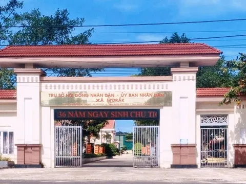 Xã M’Drak quyết liệt xử lý xe biển trắng “núp bóng” vận tải hành khách, lập lại trật tự an toàn giao thông