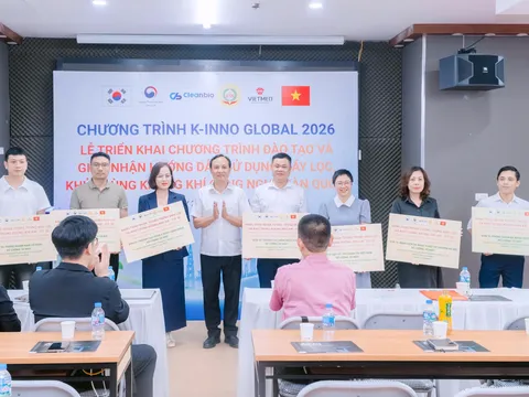Quỹ Hỗ trợ Nhân tài Việt Nam và CleanBio tổ chức đào tạo và giao nhận máy lọc không khí