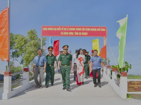 Quân khu 9 bàn giao công trình giao thông, nhà ở cho người dân vùng căn cứ kháng chiến