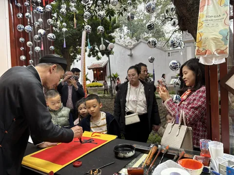 Xin chữ đầu năm: Gửi gắm ước vọng qua con chữ