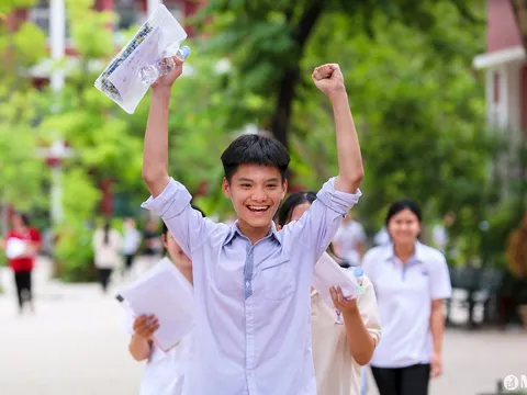 Số học sinh tăng mạnh, tỷ lệ vào lớp 10 công lập Hà Nội giảm xuống 55%