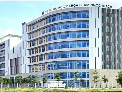 Học phí ngành y tăng mạnh, phương thức tuyển sinh thu hẹp