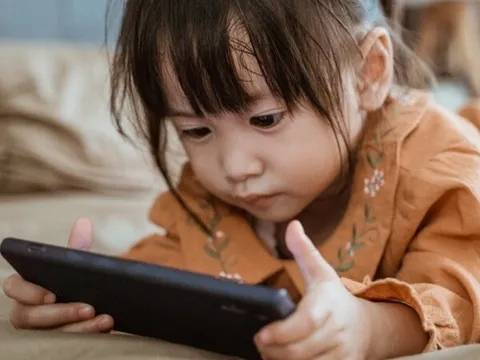 Chuyên gia cảnh báo hệ lụy nếu cấm học sinh sử dụng mạng xã hội