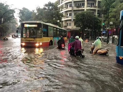 Thời tiết ngày 18/5: Mưa dông bao trùm cả nước, nguy cơ ngập lụt và sạt lở đất