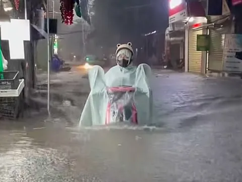 Cảnh báo mưa lớn sắp tràn vào nội thành Hà Nội trong 2 giờ tới