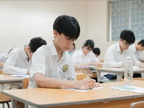 Môn Văn lớp 10 Hà Nội: Một thí sinh mang điện thoại vào phòng thi