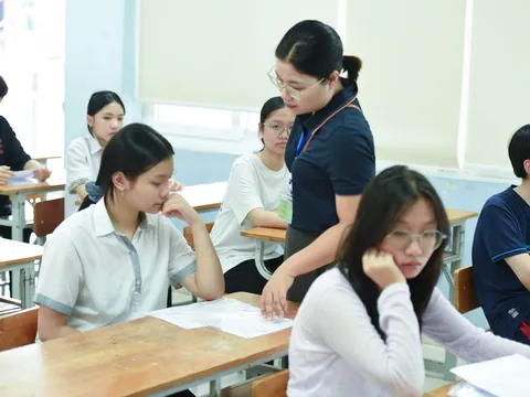 Câu toán cuối đề thi lớp 10 Hà Nội: Thí sinh đặt sai điều kiện bị trừ bao nhiêu điểm?