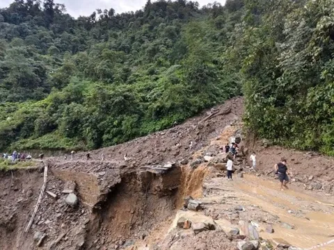 Không khí lạnh gây mưa lớn ở Bắc Bộ, 7 tỉnh được cảnh báo lũ quét và sạt lở