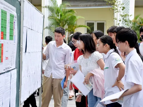 Sát điểm chuẩn, nhiều thí sinh Hà Nội chờ kết quả phúc khảo