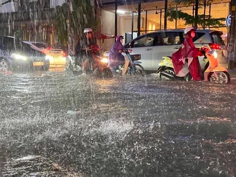 Thời tiết miền Nam chuyển mưa vào chiều tối, người dân lưu ý khi ra đường