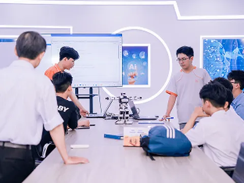 Chọn tổ hợp lớp 10: Đừng vì "dễ học" mà tự thu hẹp cánh cửa tương lai