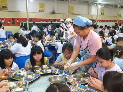 Hà Nội duy trì hỗ trợ bữa ăn bán trú, tăng đầu tư cho học sinh tiểu học