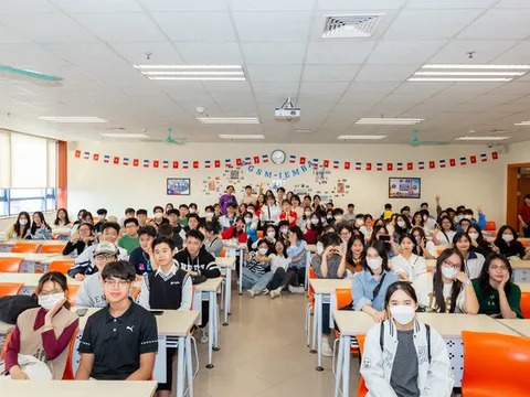 Dự báo điểm chuẩn đại học 2026: Khối kỹ thuật, xã hội hạ nhiệt, ngành sức khỏe có thể tăng