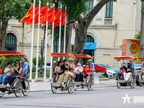 Hà Nội nắng nóng trong ngày 3/9, nhiệt độ có nơi vượt 36 độ C