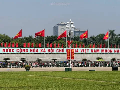 Hà Nội dịu nhiệt, người dân lưu ý những cơn mưa về chiều tối