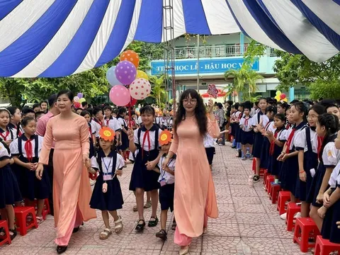 TP Hồ Chí Minh: Gỡ vướng bán trú, bảo đảm sách giáo khoa cho học sinh
