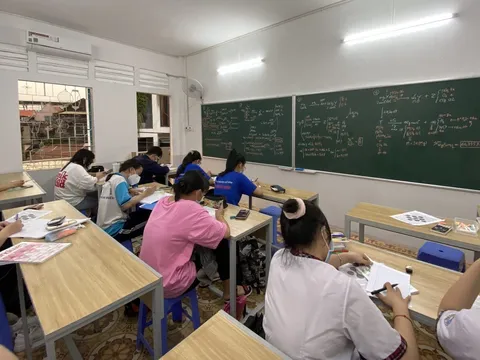 Giáo viên không được dạy thêm môn khác cho học sinh mình đang phụ trách
