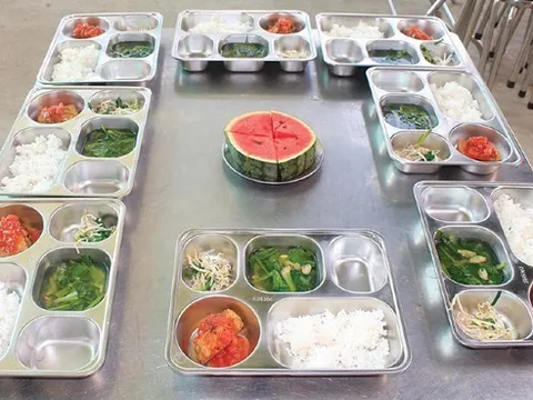 Hà Nội siết quản lý bữa ăn bán trú đầu năm học
