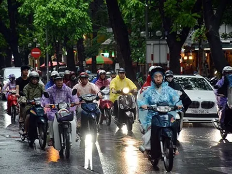 Không khí lạnh tràn về, Hà Nội mưa dông, người dân cần lưu ý khi di chuyển