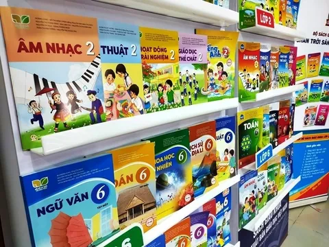 Đầu năm học, nhiều nơi vẫn chờ sách giáo khoa