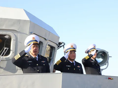 Tàu 015-Trần Hưng Đạo bắt đầu thăm, giao lưu với hải quân Trung Quốc