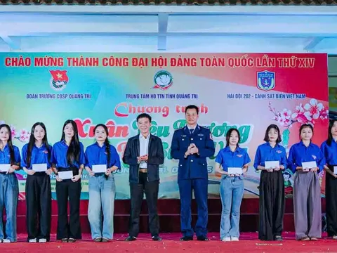 Hải đội 202 mang "Xuân ấm" về miền cát trắng