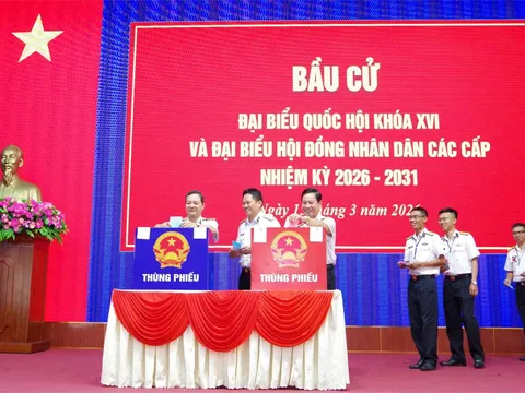 Khí thế ngày Hội non sông, tại các đơn vị Vùng 2 Hải quân