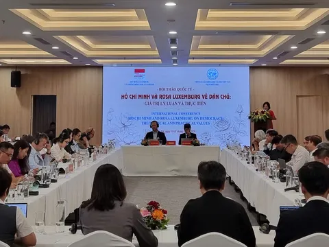 Phát triển lý luận về dân chủ trong bối cảnh thế giới đương đại
