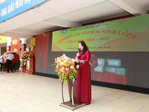 Rộn ràng ngày khai giảng tại Trường THCS Việt Nam - Angiêri