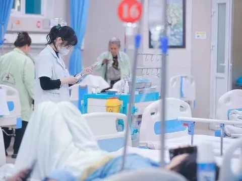 Điểm tên vướng mắc về chính sách lương, phụ cấp trong việc 'giữ chân' nhân lực y tế tuyến cơ sở