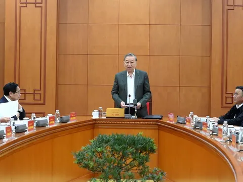 Tiếp tục hoàn thiện các công việc liên quan đến công tác nhân sự để trình Hội nghị Trung ương 15