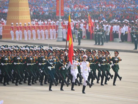 Vấn đề 'dân sự hóa' quân đội trong nước và quốc tế