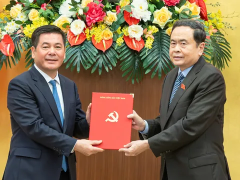 Đồng chí Nguyễn Hồng Diên được chỉ định giữ chức Phó Bí thư chuyên trách Đảng ủy Quốc hội