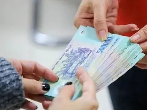 Nhân viên hợp đồng hưởng chế độ tiền thưởng như thế nào?