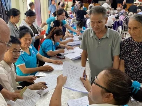 Điều kiện như thế nào để được hưởng trợ cấp hưu trí xã hội?