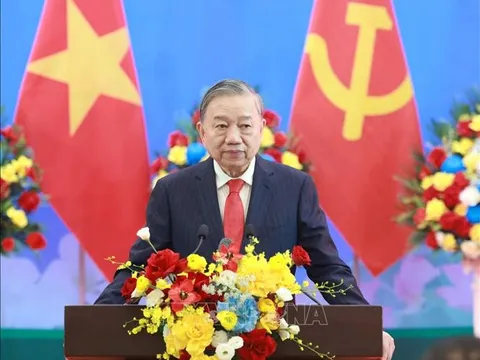 Vững bước dưới cờ Đảng