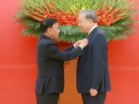 Lễ trao Huy hiệu 45 năm tuổi Đảng tặng Tổng Bí thư Tô Lâm