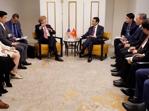 Thứ trưởng thứ nhất Bộ Chiến tranh Hoa Kỳ mong muốn tăng cường hợp tác quốc phòng với Việt Nam