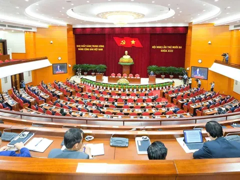 Tiếp tục hoàn thiện tổ chức bộ máy hệ thống chính trị, nâng cao chất lượng phục vụ Nhân dân