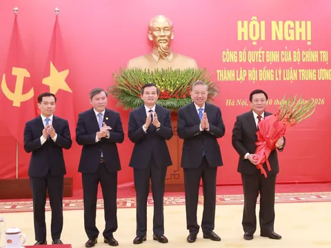 Tổng Bí thư Tô Lâm trao Quyết định thành lập Hội đồng Lý luận Trung ương