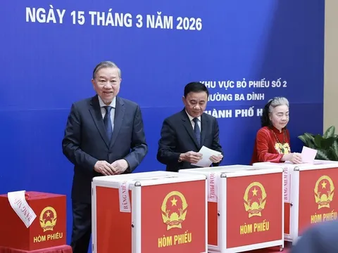 Các đồng chí lãnh đạo Đảng, Nhà nước hòa cùng 'Ngày hội non sông'