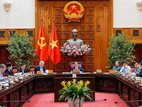 Tháo gỡ vướng mắc, giải phóng nguồn lực, thúc đẩy tăng trưởng từ 10% trở lên