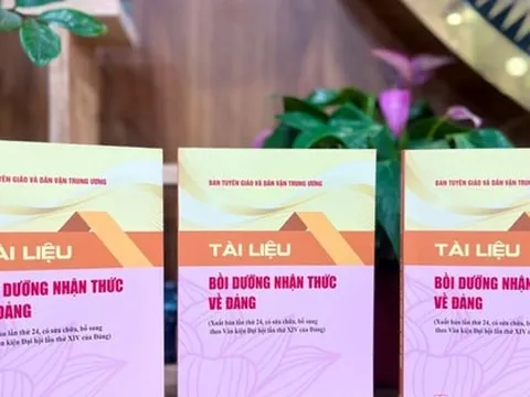 Bồi dưỡng nhận thức về Đảng - Hành trang lý luận mới cho người ưu tú vào Đảng