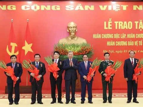 Tổng Bí thư Tô Lâm trao Huân chương Quân công tặng các đồng chí lãnh đạo Đảng, Nhà nước