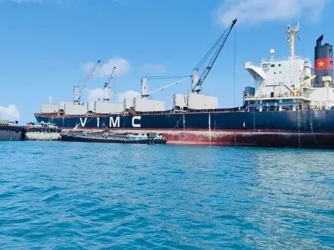 Huy động thêm tàu vận tải cỡ lớn chở dầu từ Vịnh Ba Tư về Việt Nam