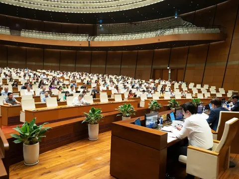 Hôm nay, Quốc hội thảo luận 2 dự án luật, nghe báo cáo và biểu quyết Nghị quyết về xăng dầu