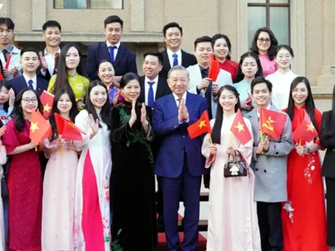 Tổng Bí thư, Chủ tịch nước Tô Lâm gặp gỡ cộng đồng người Việt Nam tại Trung Quốc