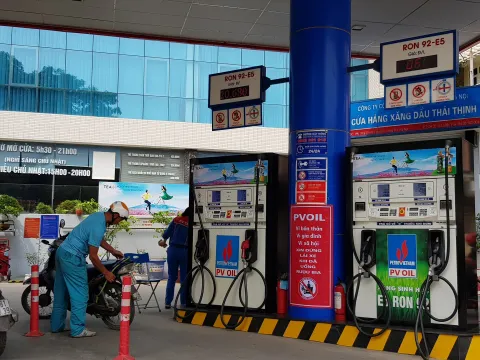 Từ chính sách thuế xăng dầu đến tư duy quản trị mới