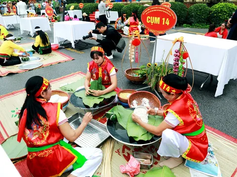 Tái hiện tinh hoa bánh chưng, bánh giầy trong ngày hội tri ân Vua Hùng