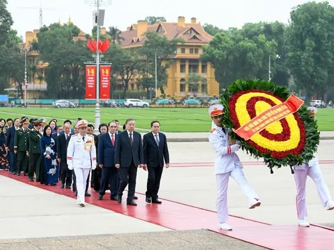 Lãnh đạo Đảng, Nhà nước vào Lăng viếng Chủ tịch Hồ Chí Minh nhân kỷ niệm 51 năm Ngày giải phóng miền Nam, thống nhất đất nước